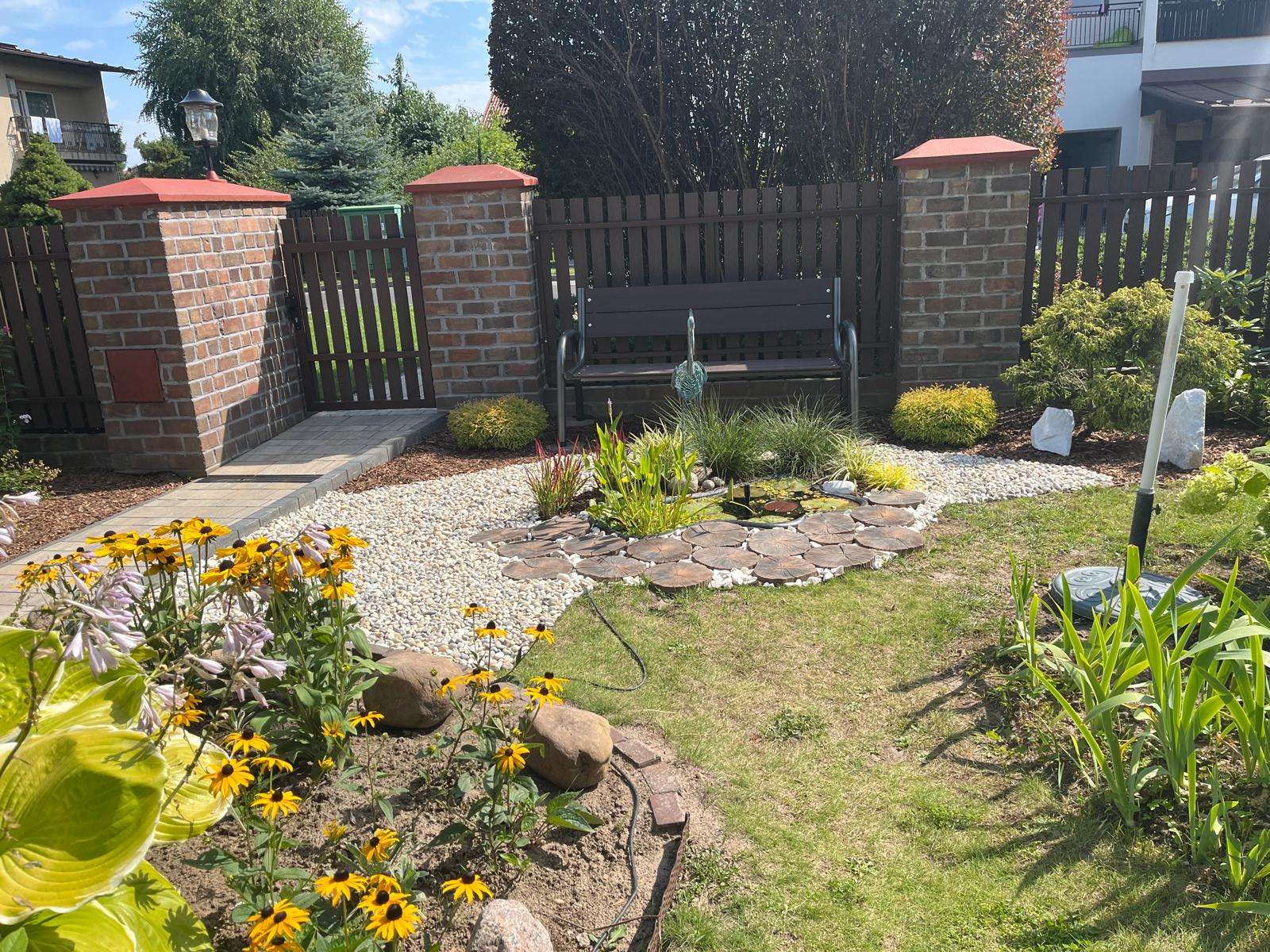 舗装フェンスの庭 ジグソーパズルオンライン