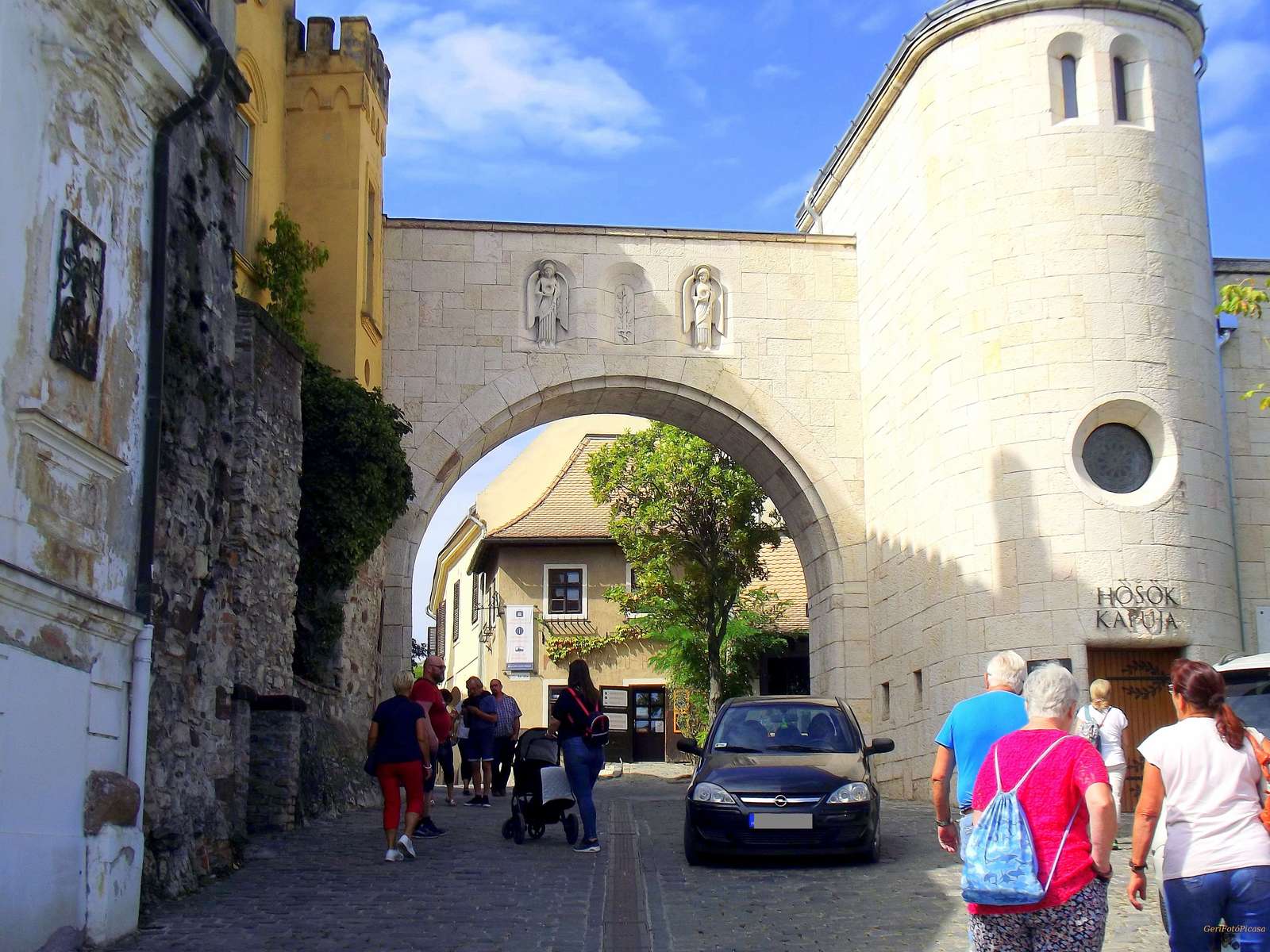 ベスプレム城。ヒーローの門。 ジグソーパズルオンライン