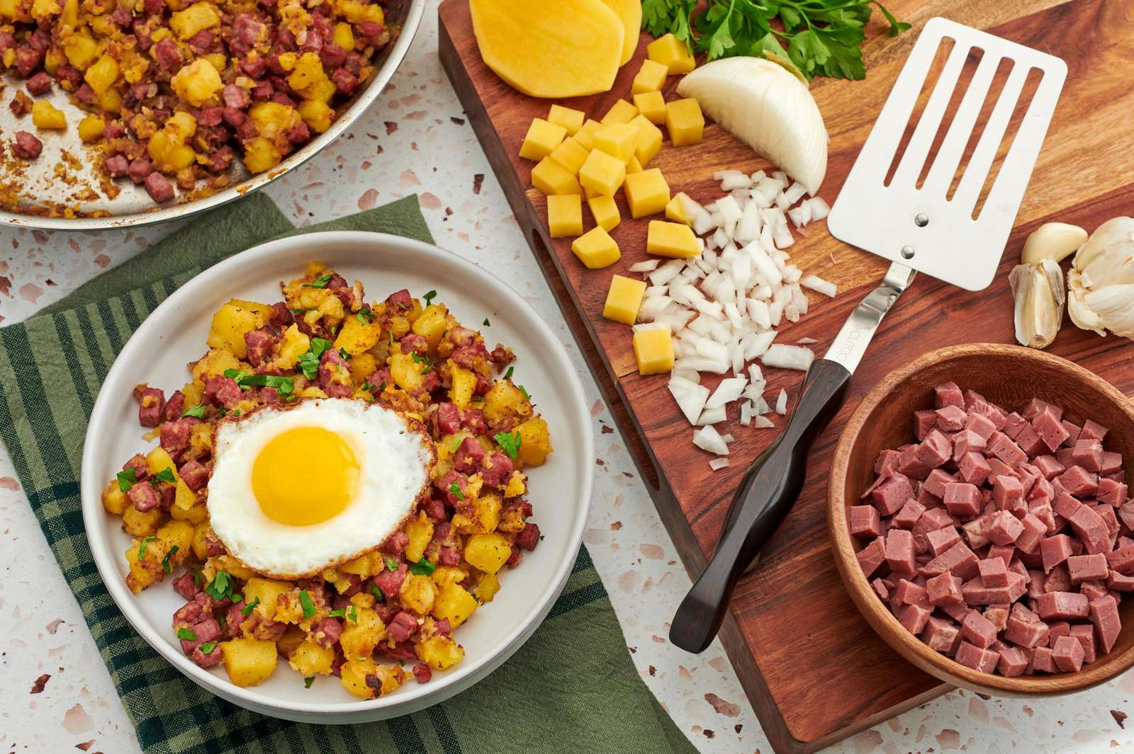 Hash de carne en conserva del desayuno rompecabezas en línea