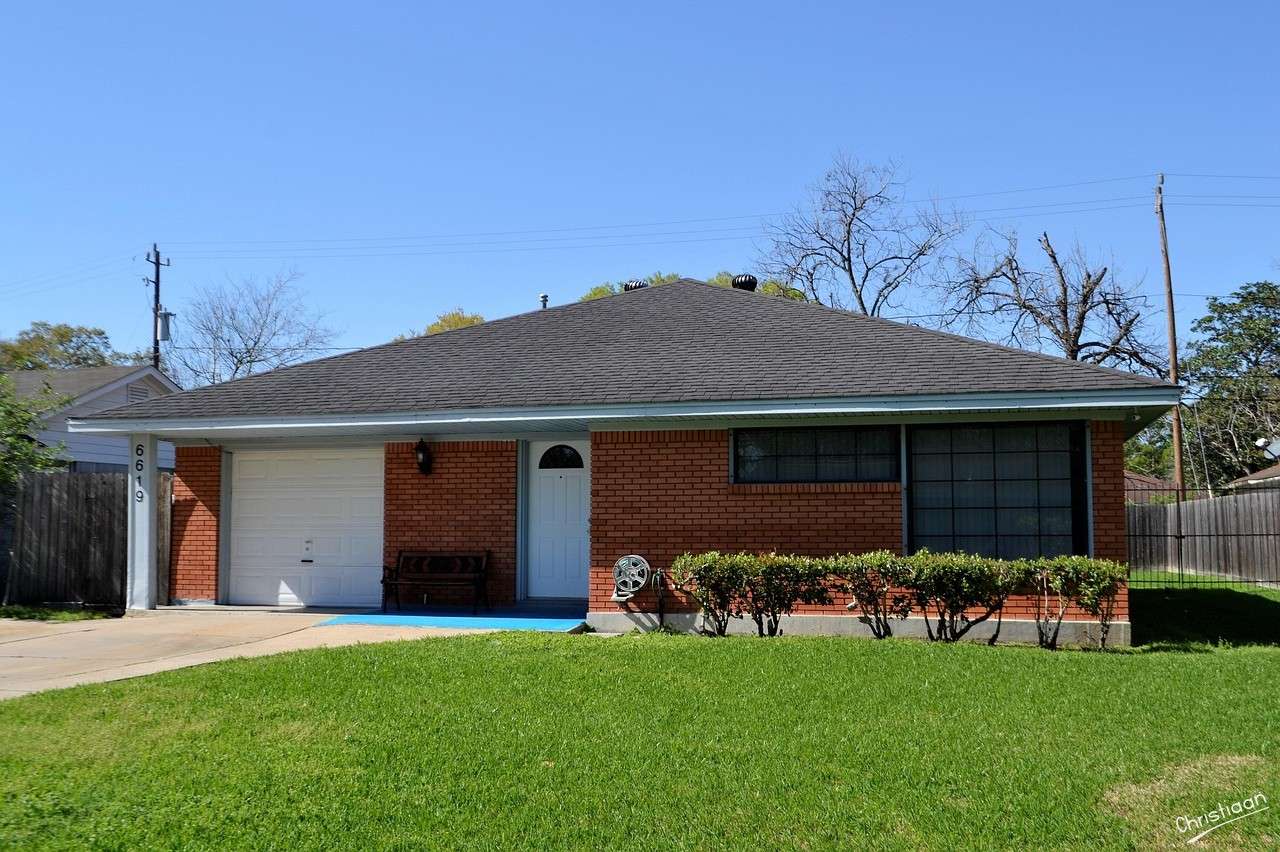 Haus, Rasen, Familie. Online-Puzzle