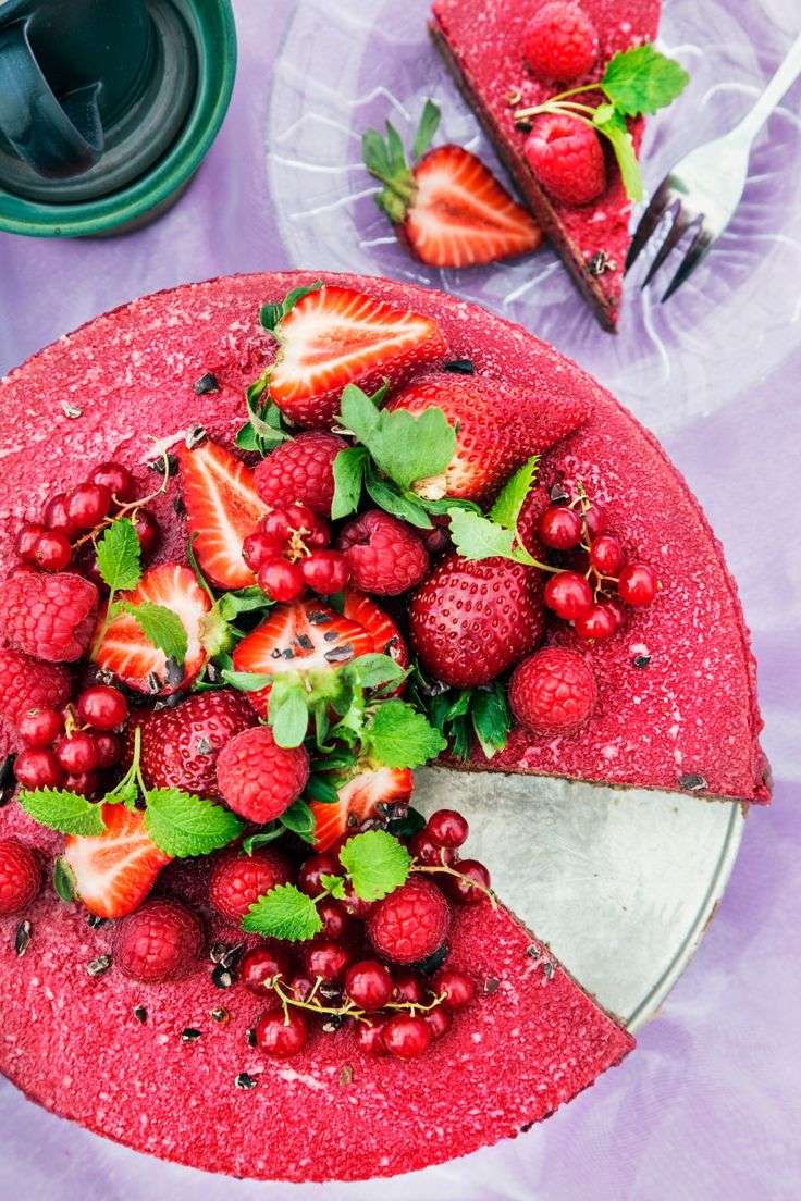 Торта с ягоди онлайн пъзел