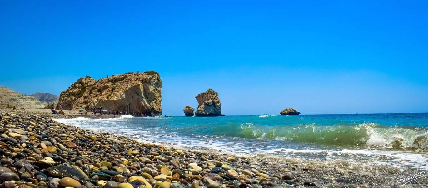 キプロス、ペトラ・トゥ・ロミオウ、アフロディーテの岩。 オンラインパズル