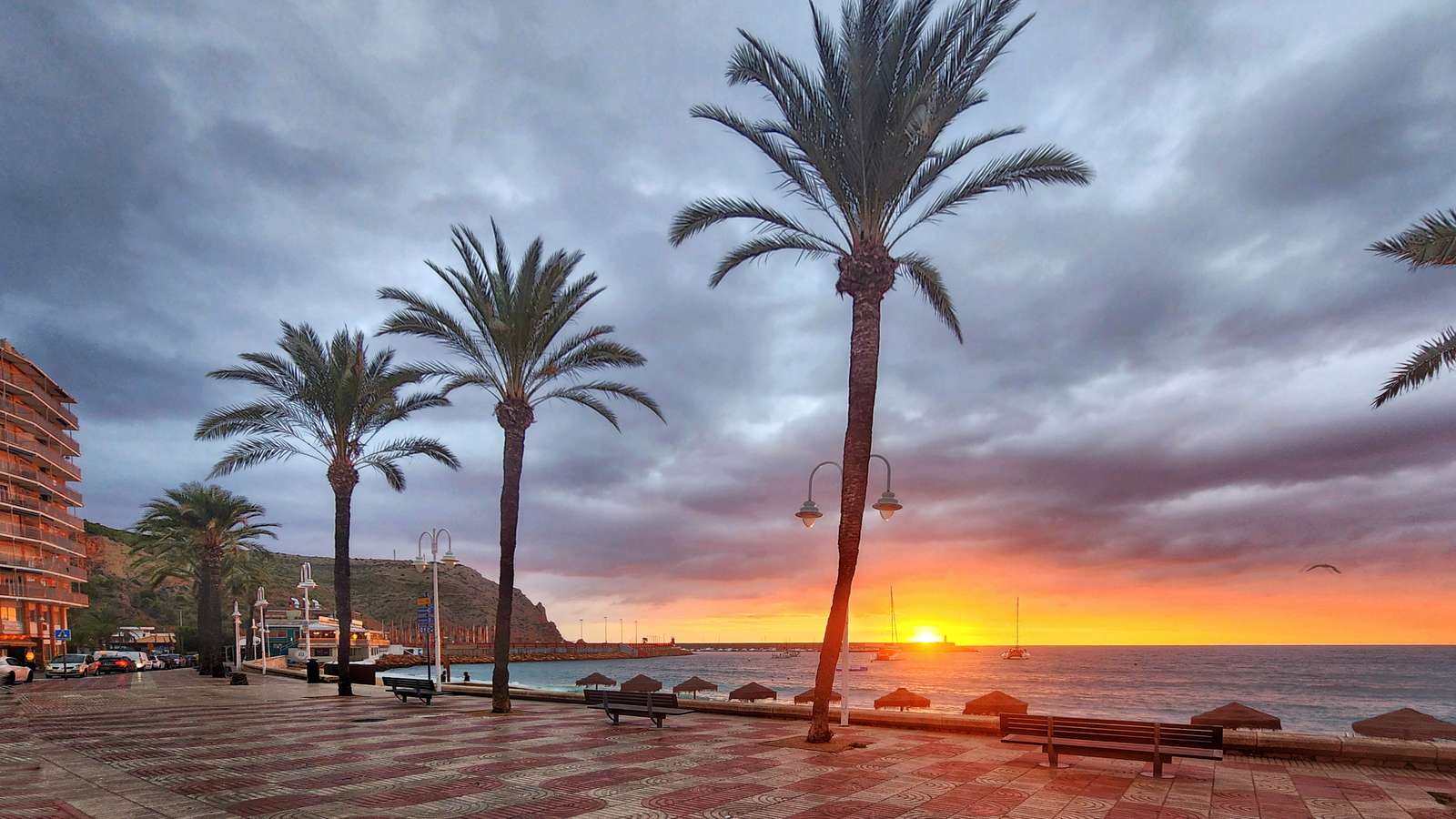 砂利の中の日の出 ジグソーパズルオンライン