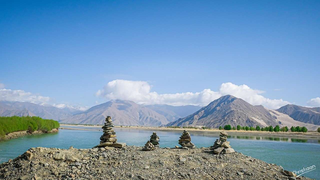 石、山、湖、空。 ジグソーパズルオンライン