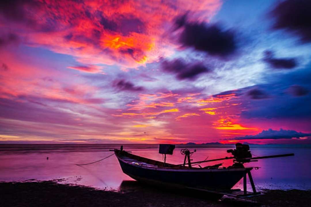 夕暮れの漁船 ジグソーパズルオンライン