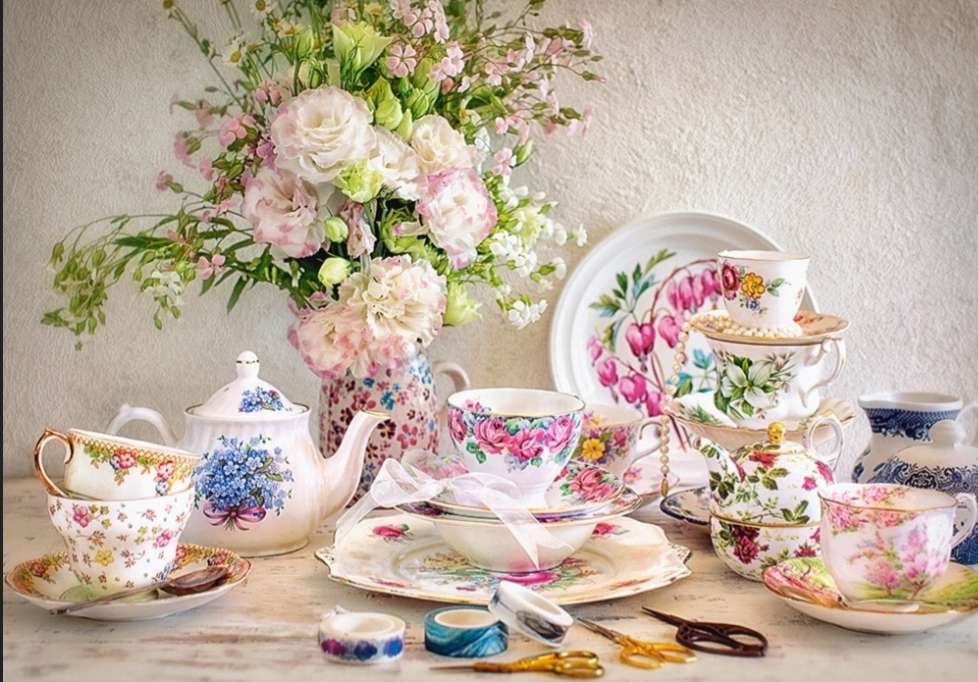 磁器の食器と花束 オンラインパズル