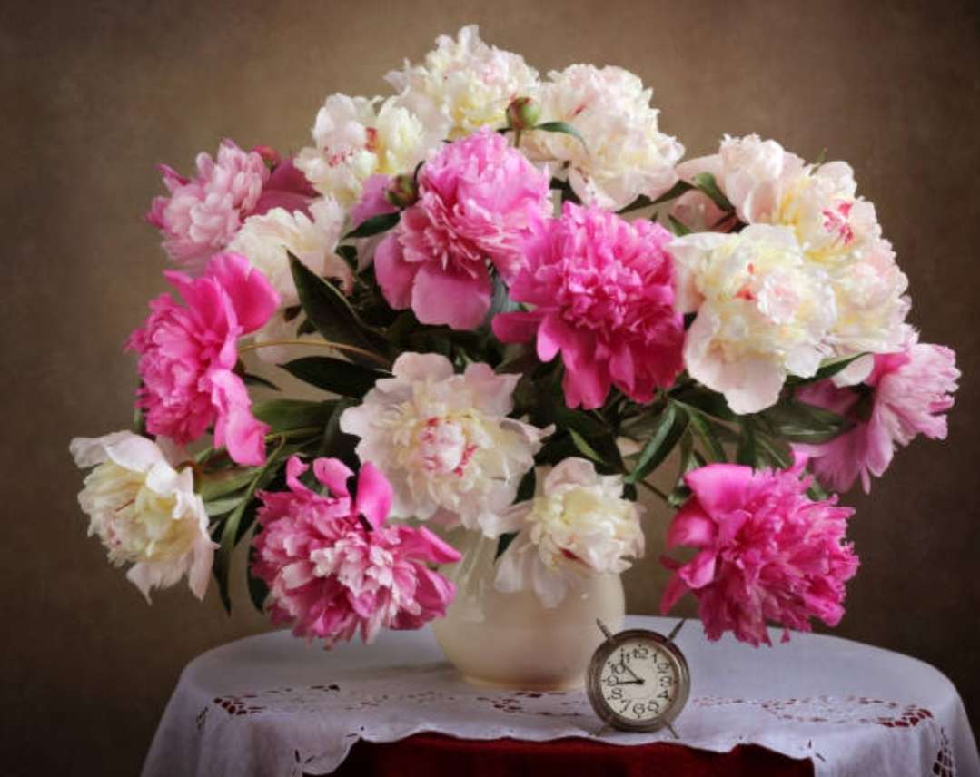 Bukiet piwonii w wazonie puzzle online