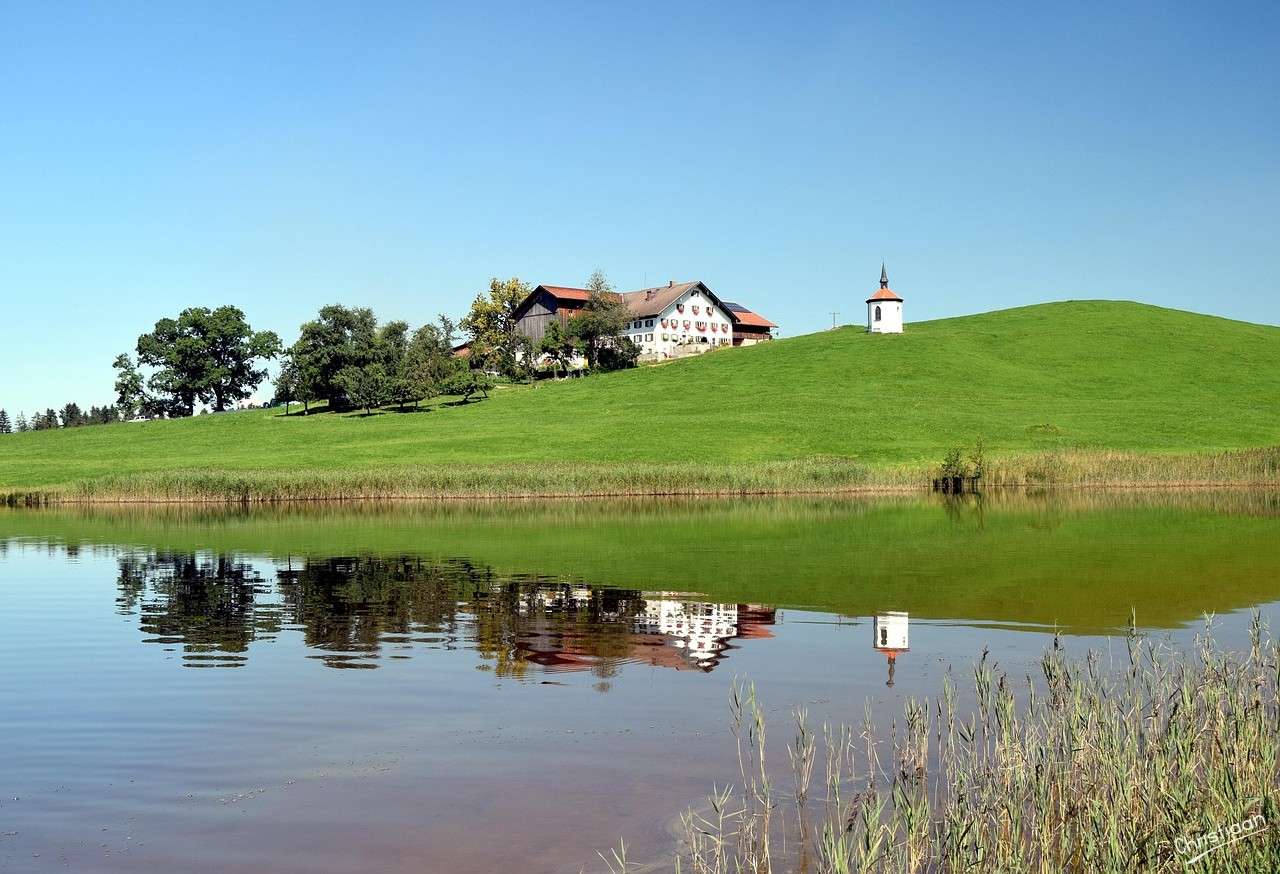 湖、田園地帯、農場、自然。 ジグソーパズルオンライン