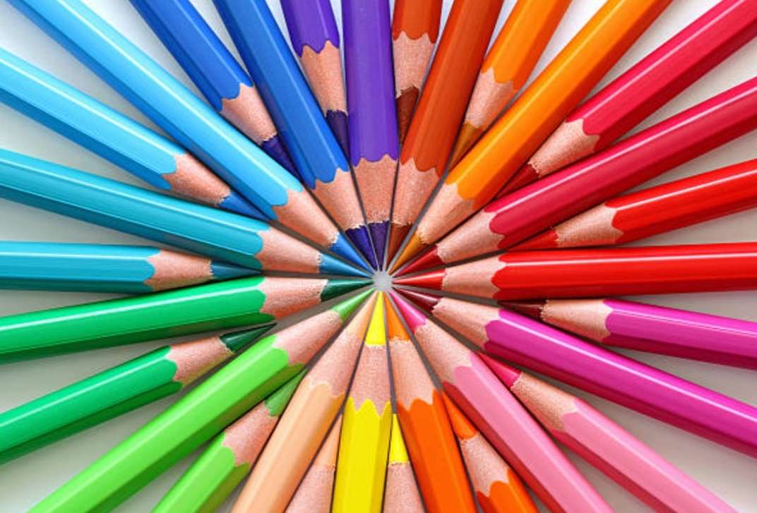 Färgglada pennor Pussel online
