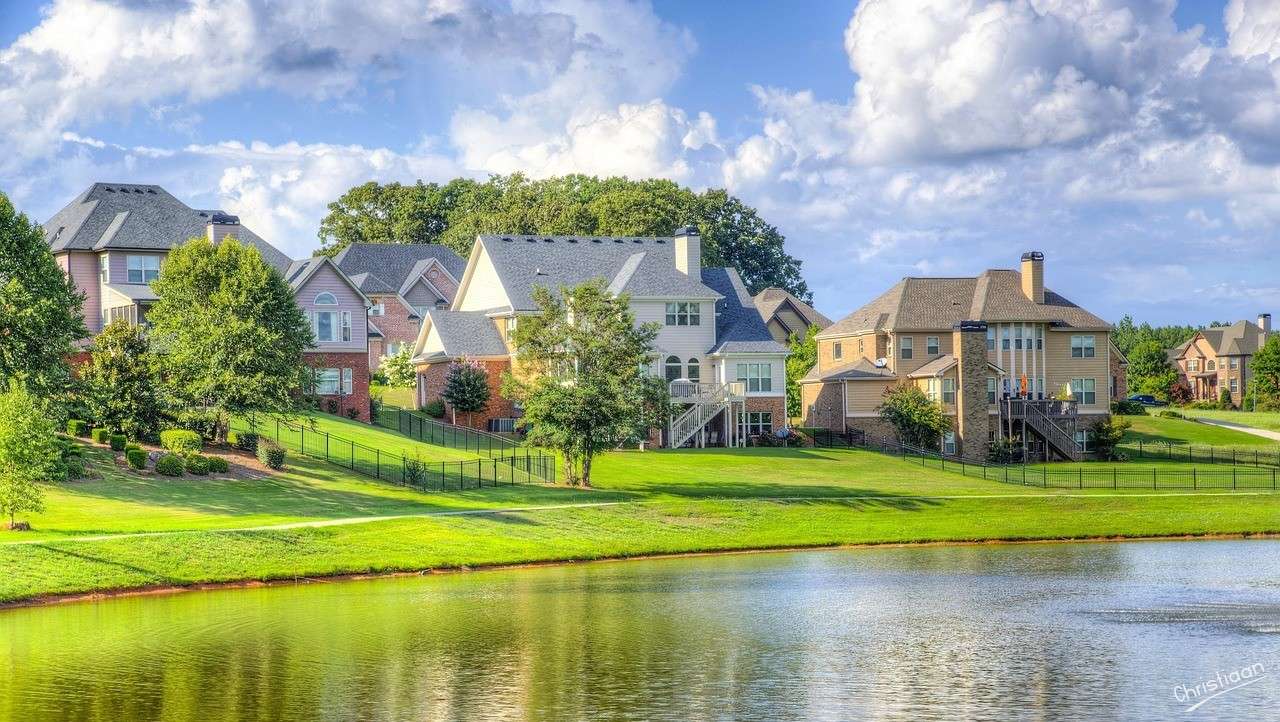 近所、湖、家、風景。 ジグソーパズルオンライン