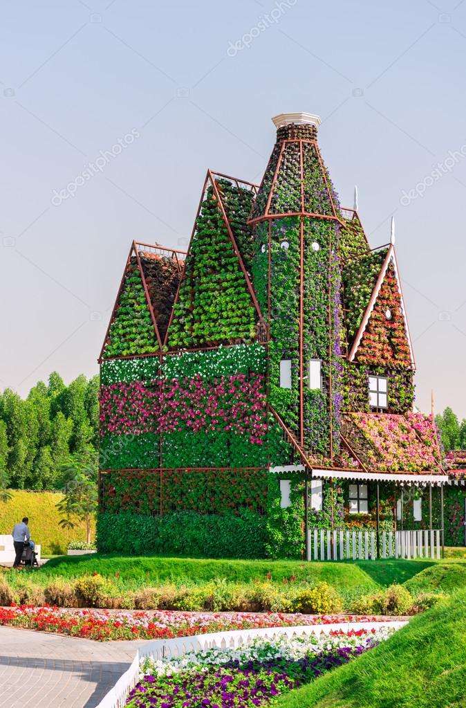 アラブ首長国連邦ドバイの緑豊かな庭園 ジグソーパズルオンライン