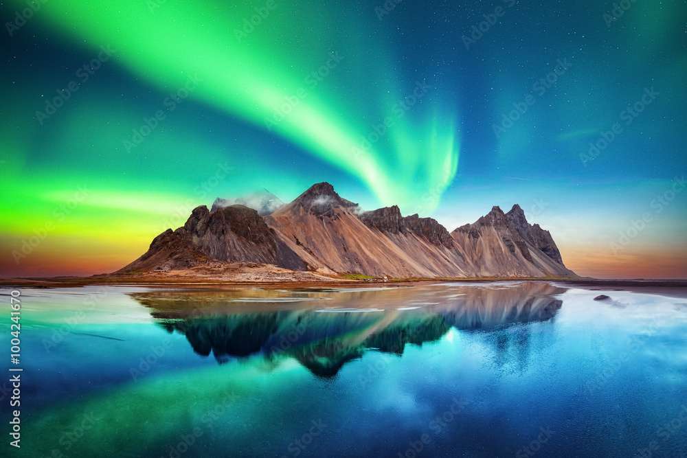 ヴェストラホルン山にかかるオーロラ アイスランド オンラインパズル