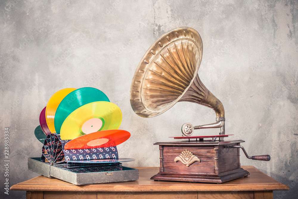 古い蓄音機とビニールレコード オンラインパズル