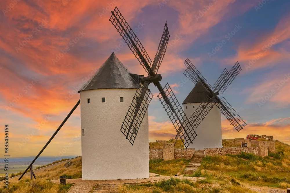 スペイン、コンスエグラの風車 ジグソーパズルオンライン