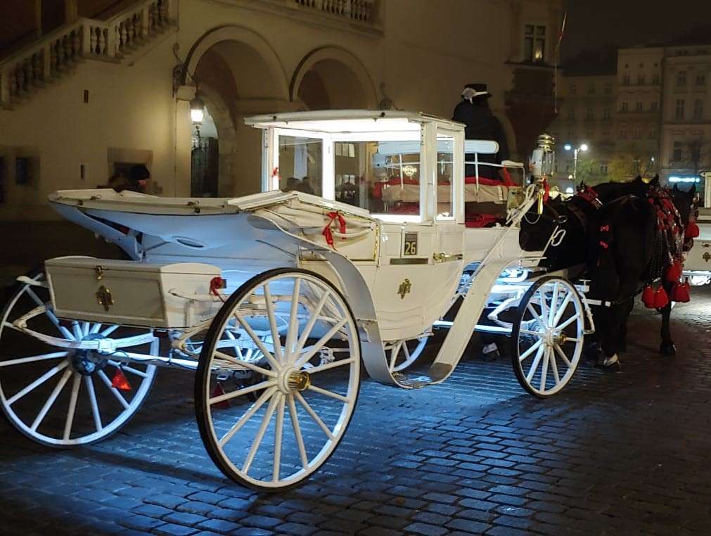 クラクフのマーケット広場の馬車 オンラインパズル