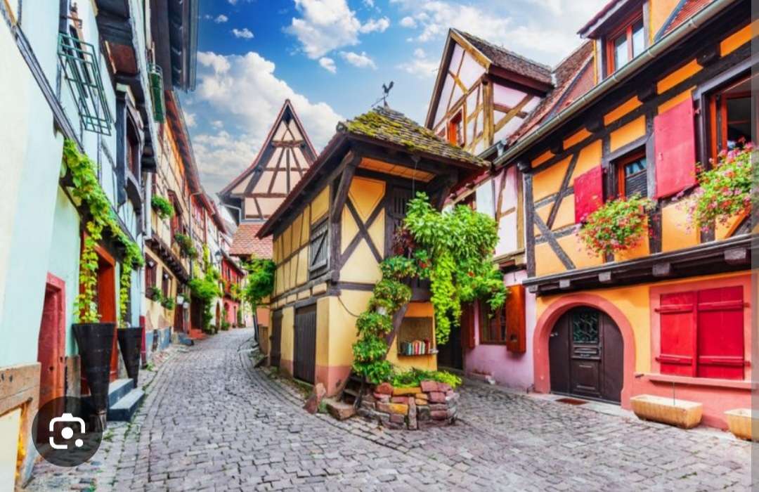 カラフルな家々が並ぶ村 オンラインパズル