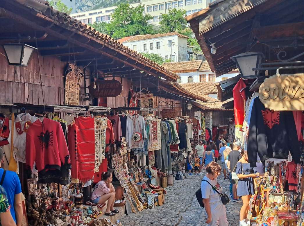 アルバニアのバザールでの一日 ジグソーパズルオンライン