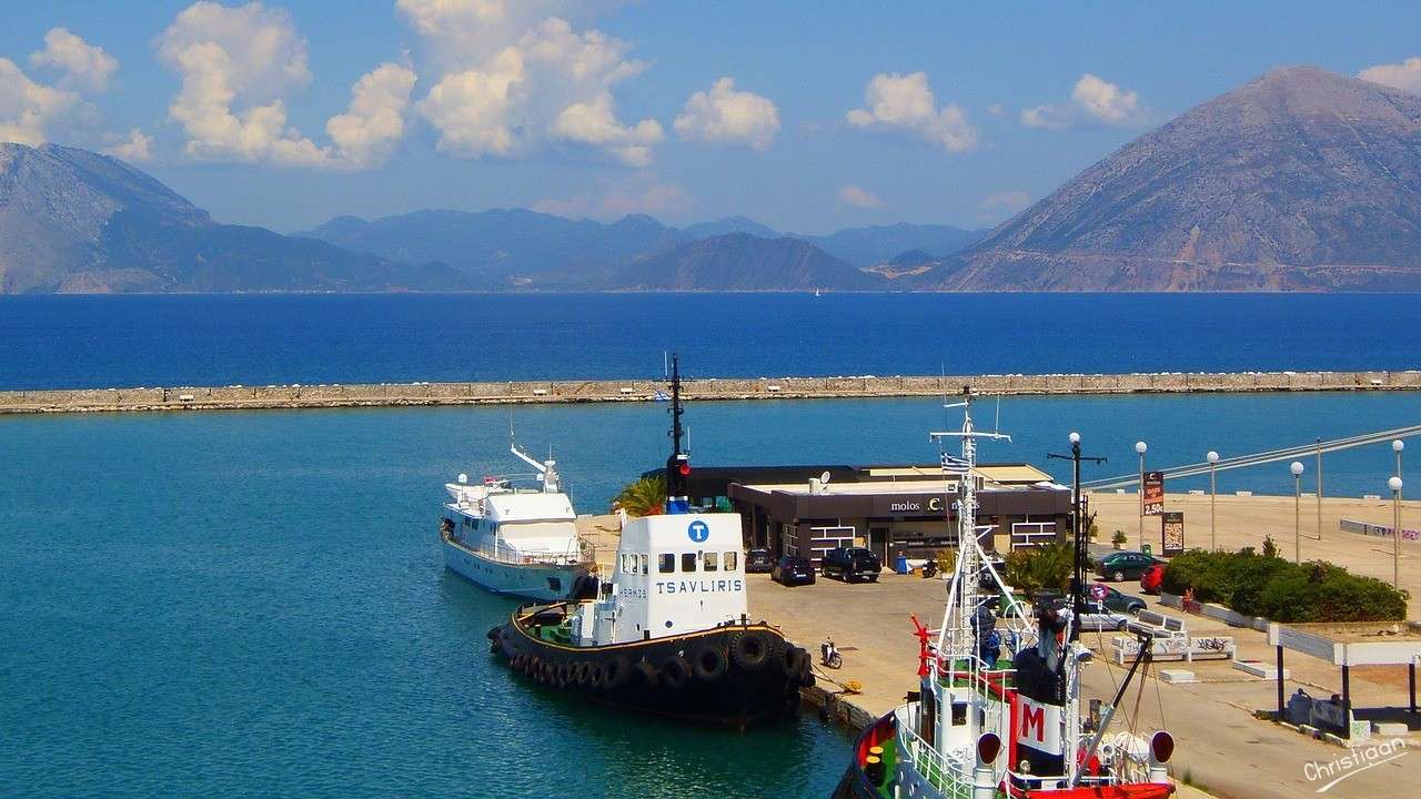 ギリシャ、ペロポネソス半島のパトラス港。 ジグソーパズルオンライン