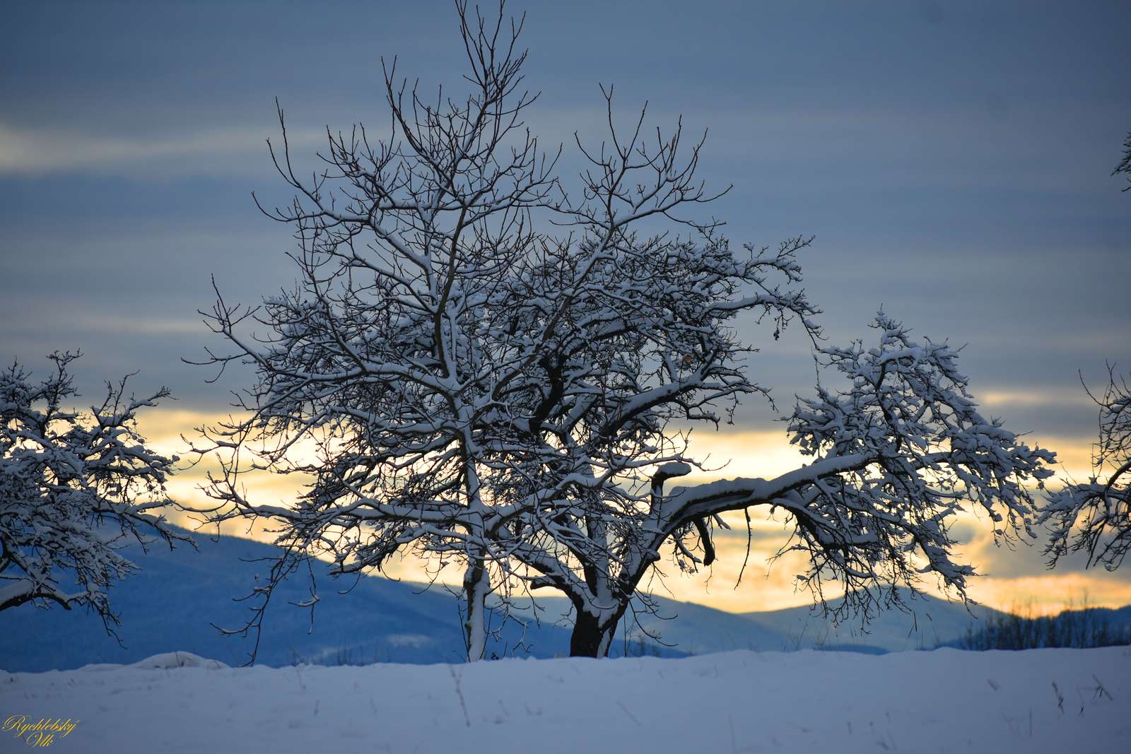 Javorníkの後方からSokolský hřbetを望む。 オンラインパズル