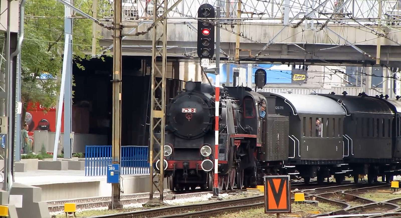 駅のレトロな電車 ジグソーパズルオンライン