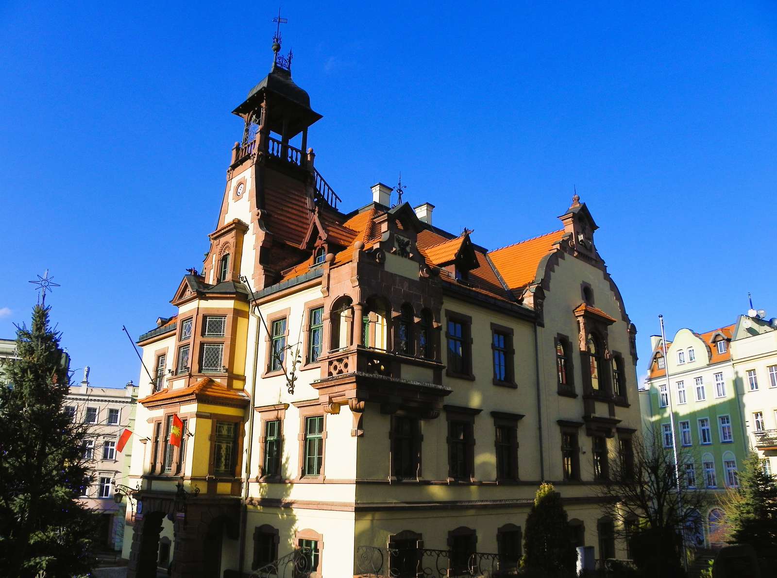 ノワ・ルダの市庁舎。 ジグソーパズルオンライン