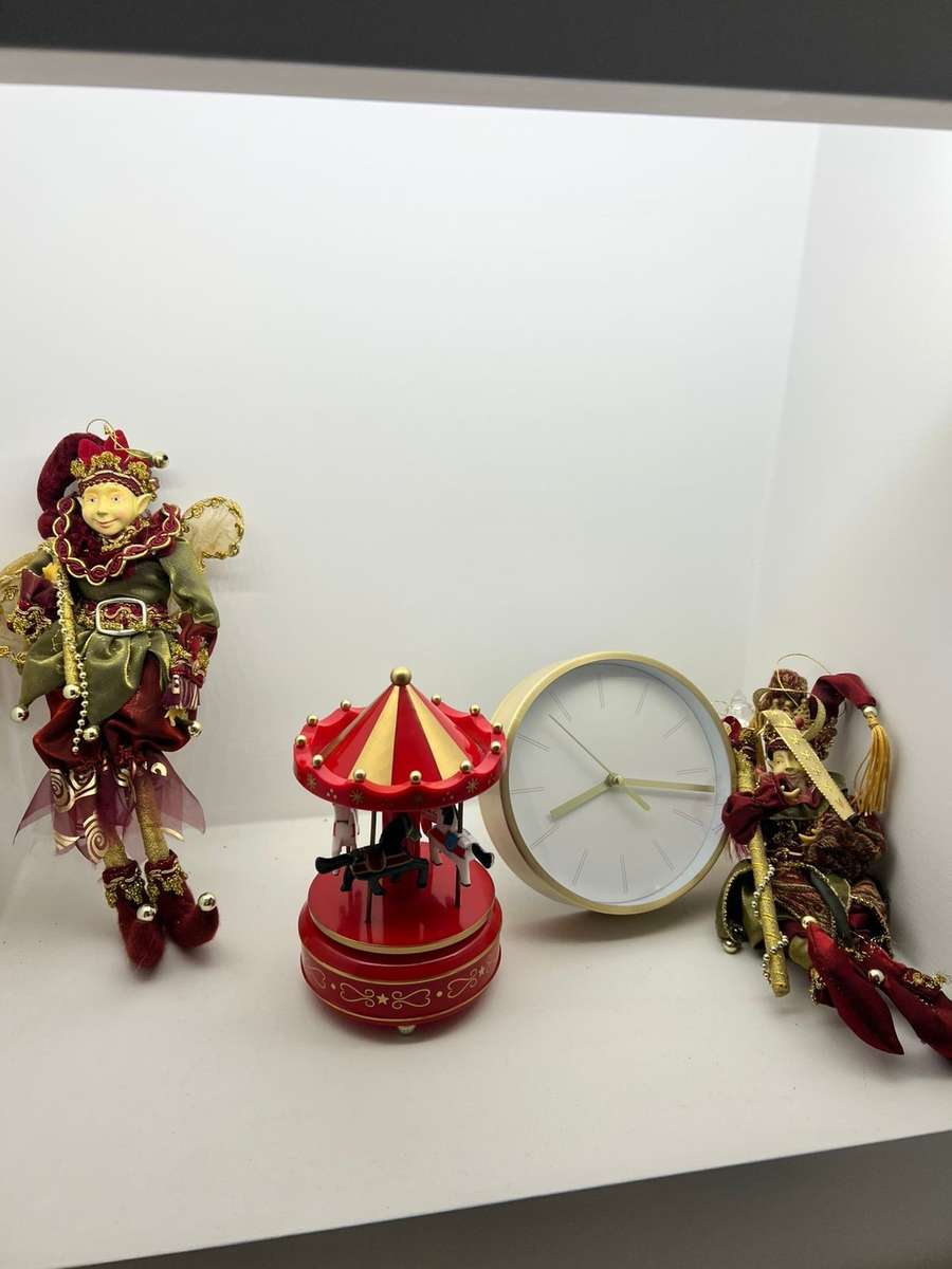 ozdoby na półeczce puzzle online