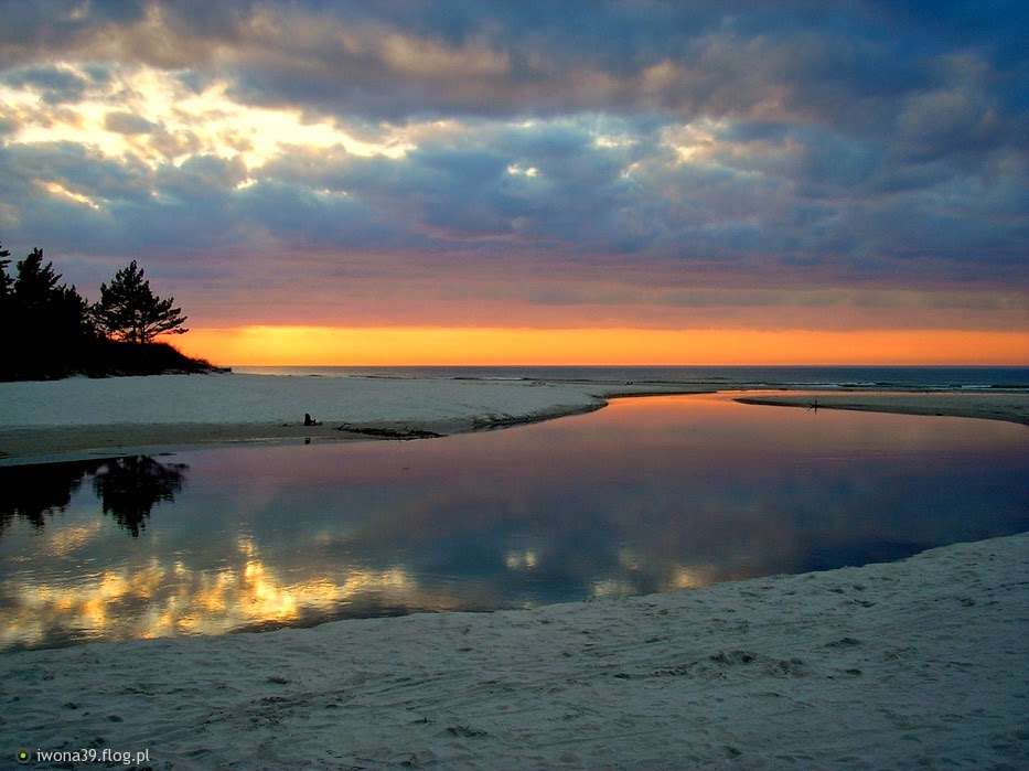 Festői folyó a tengerparton online puzzle