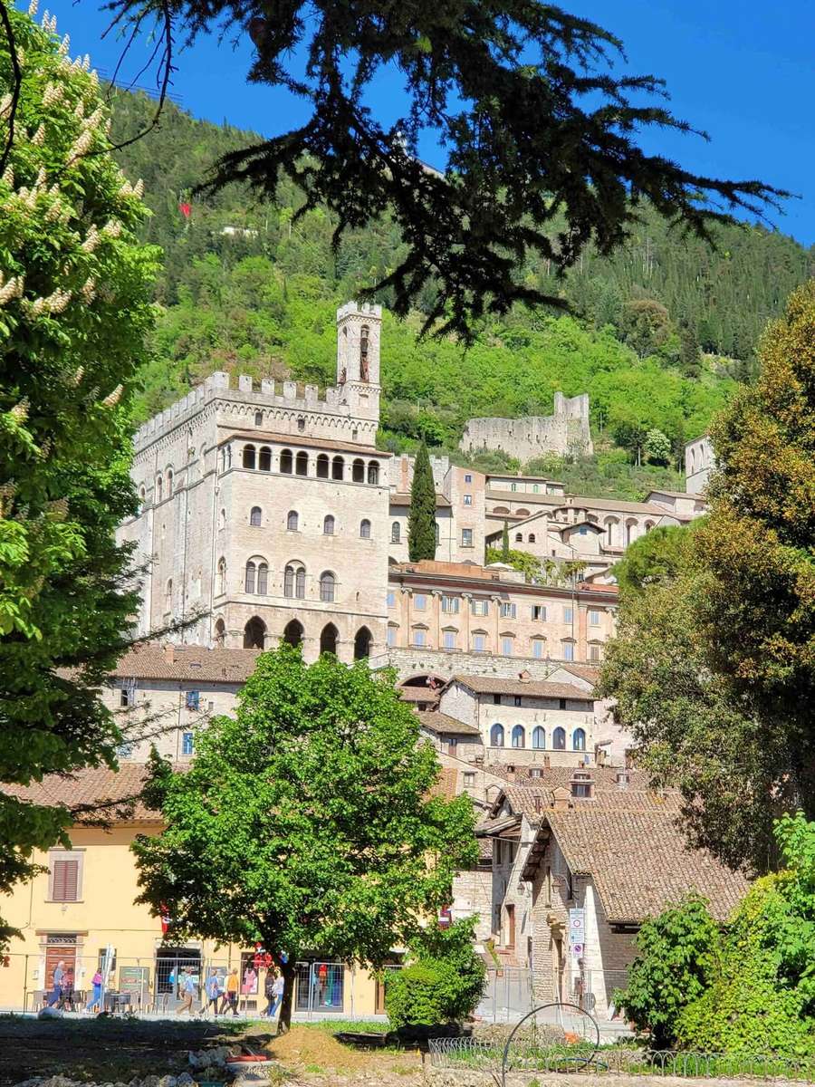 Губио в Умбрия онлайн пъзел