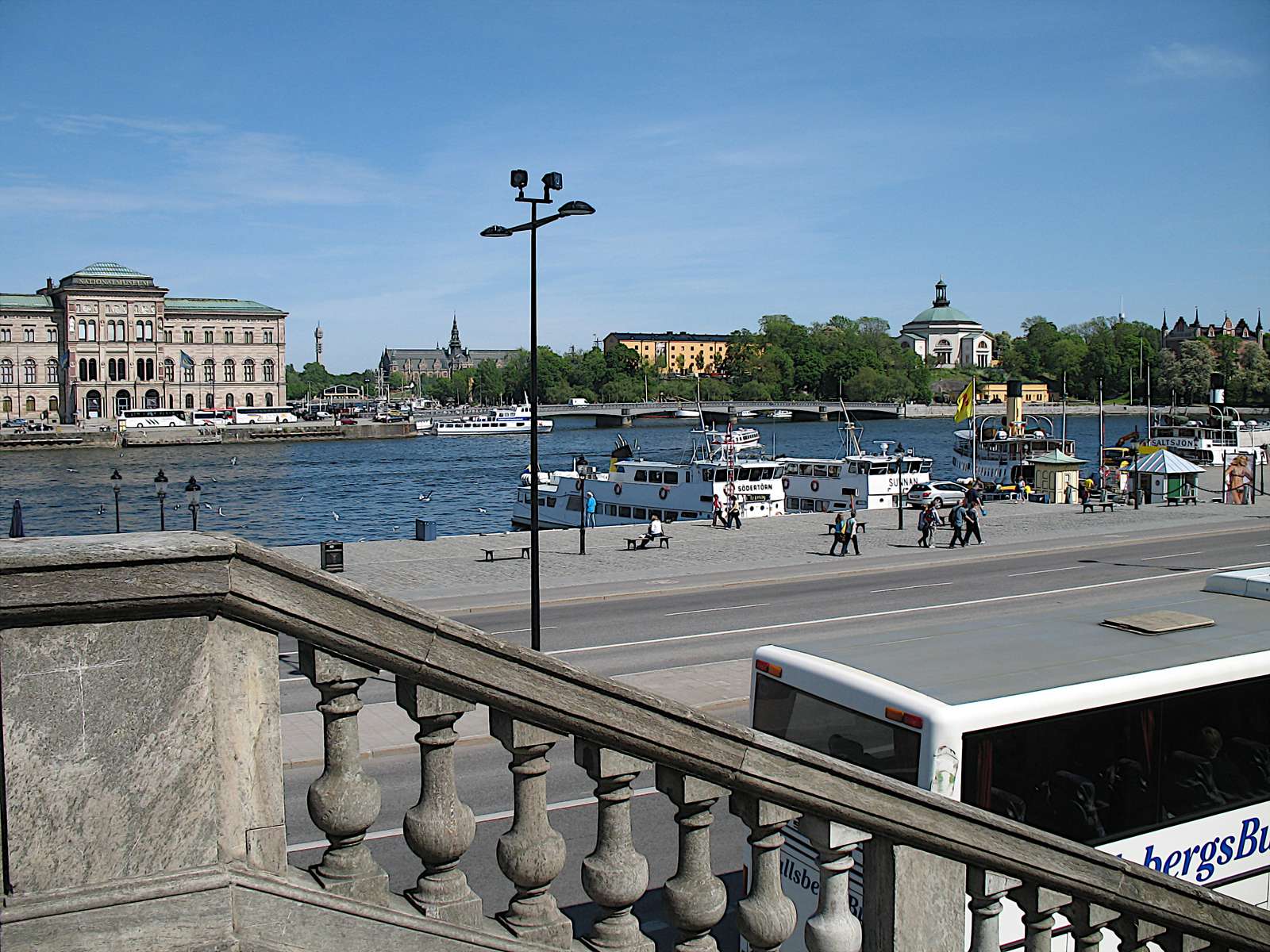 Изглед към пристанището от Стокхолмския градски дворец онлайн пъзел