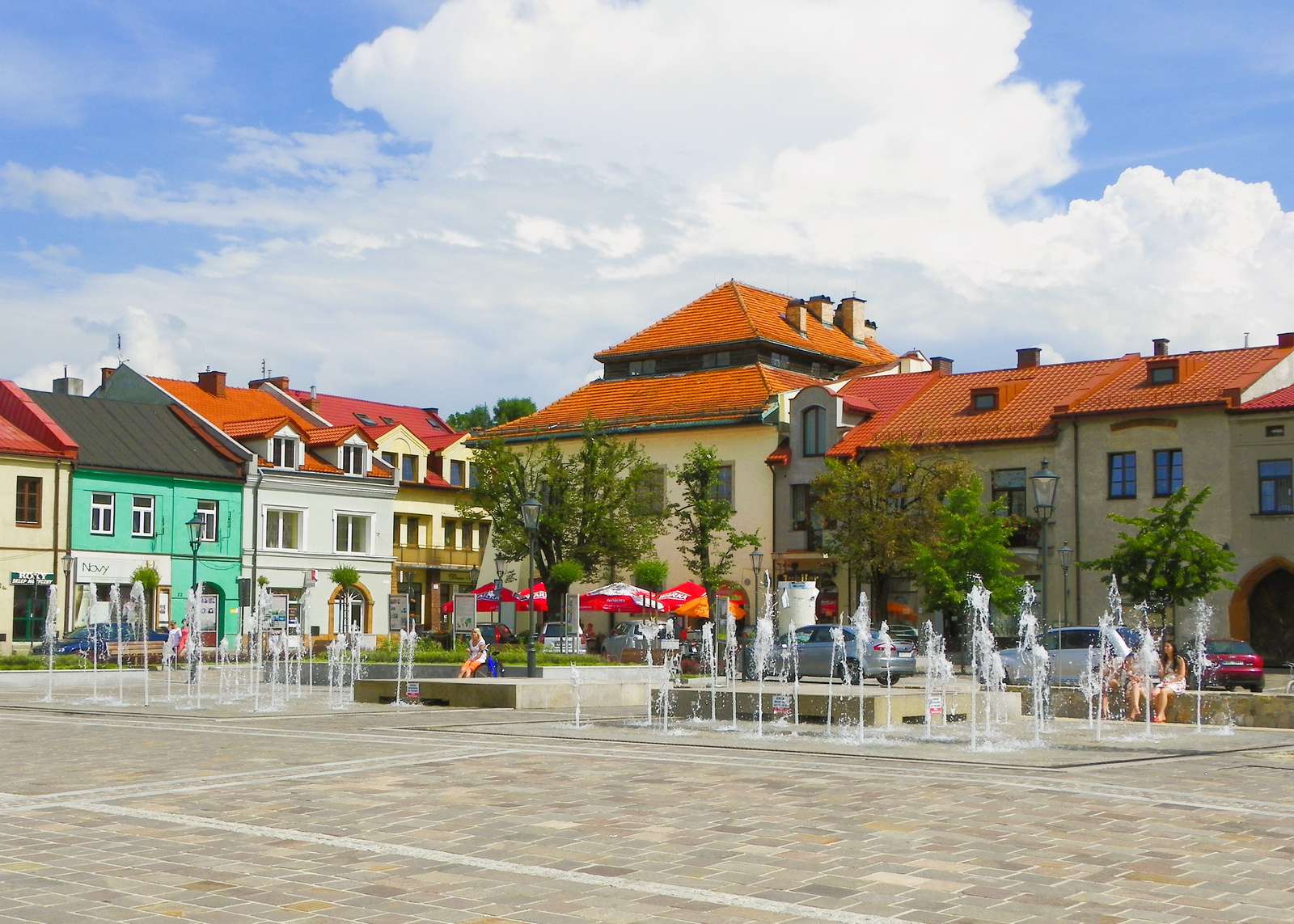Place du marché à Okusz puzzle en ligne