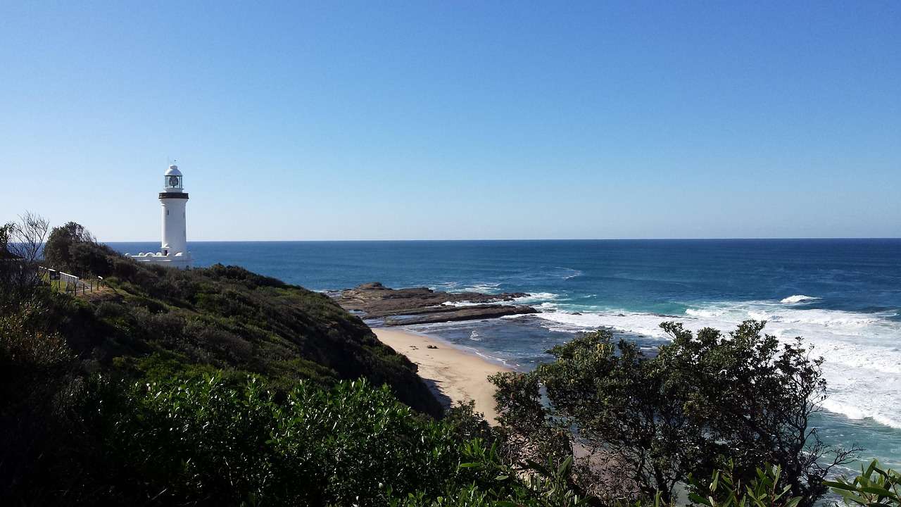 Маяк, океан, береговая линия. пазл онлайн