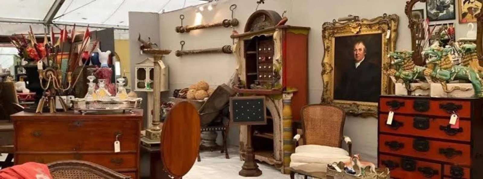 Mobilier de epocă puzzle online