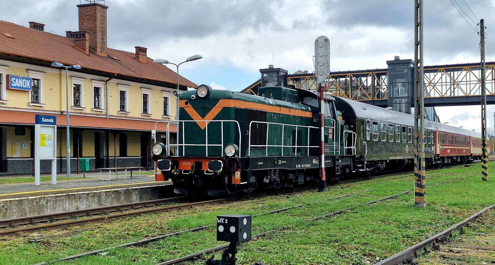 Passagierstrein op het station in Sanok online puzzel