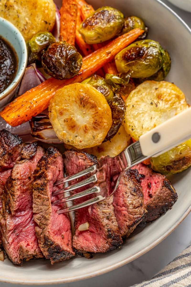 Стейк и овощи онлайн-пазл