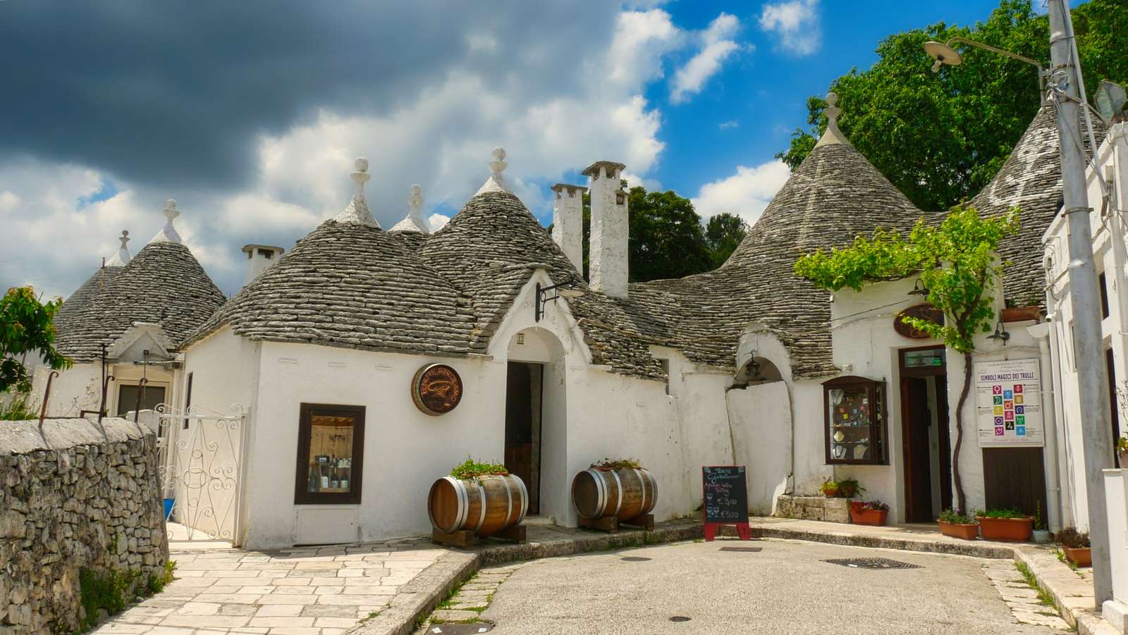 Alberobello, BA, Italy jigsaw puzzle online