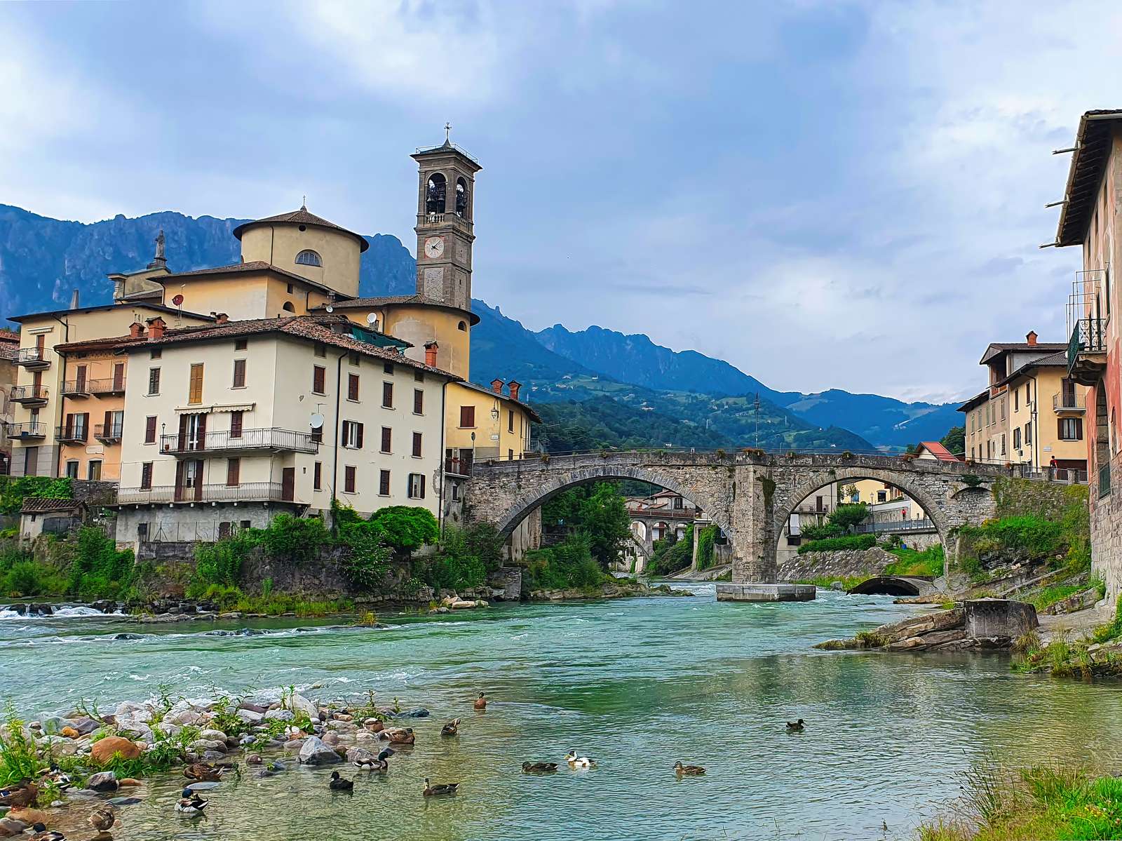 San Giovanni Bianco, Val Brembana, Bergamo, Italien Online-Puzzle