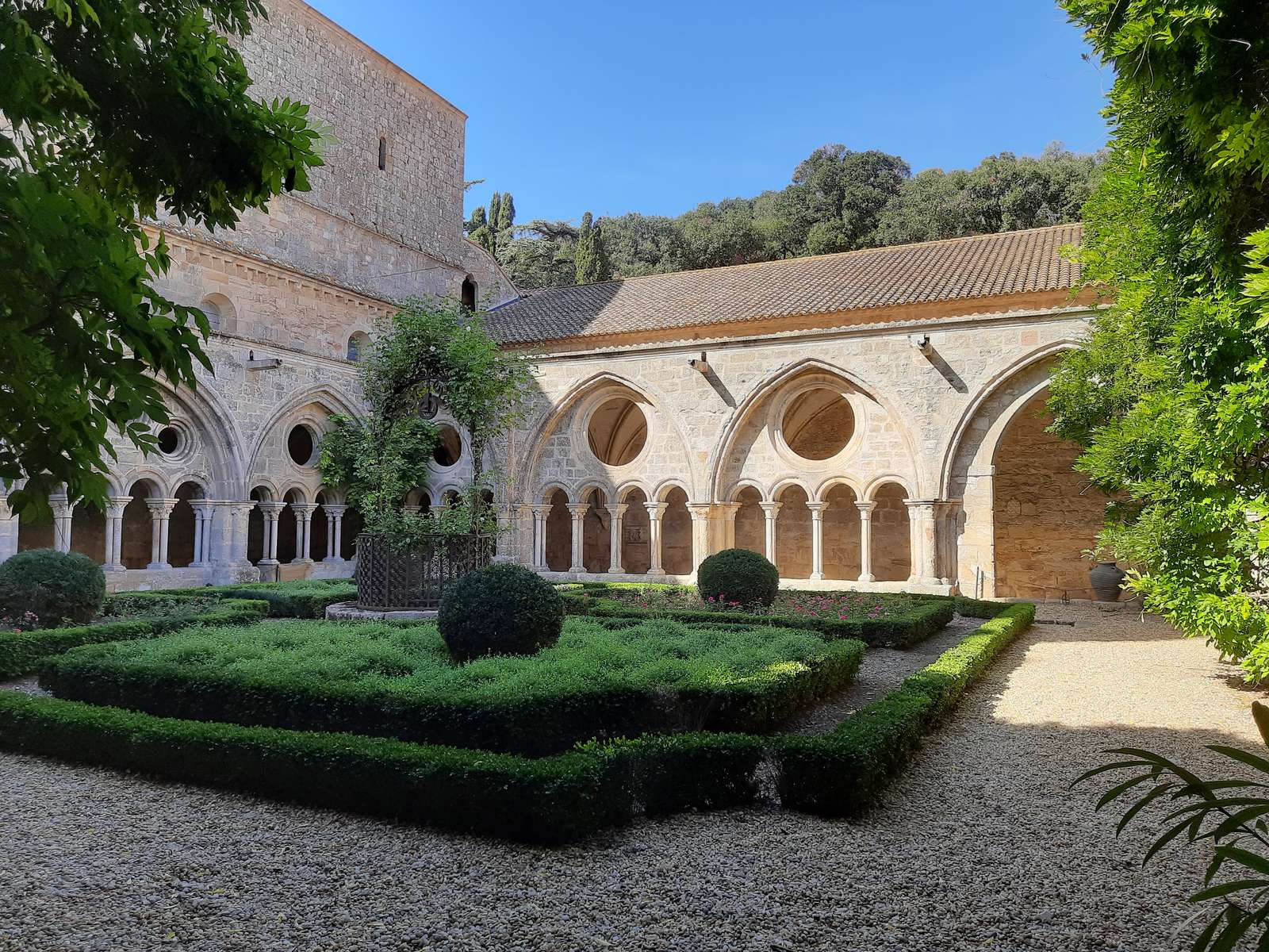 Abbay Fontfroide Frankreich Puzzlespiel online