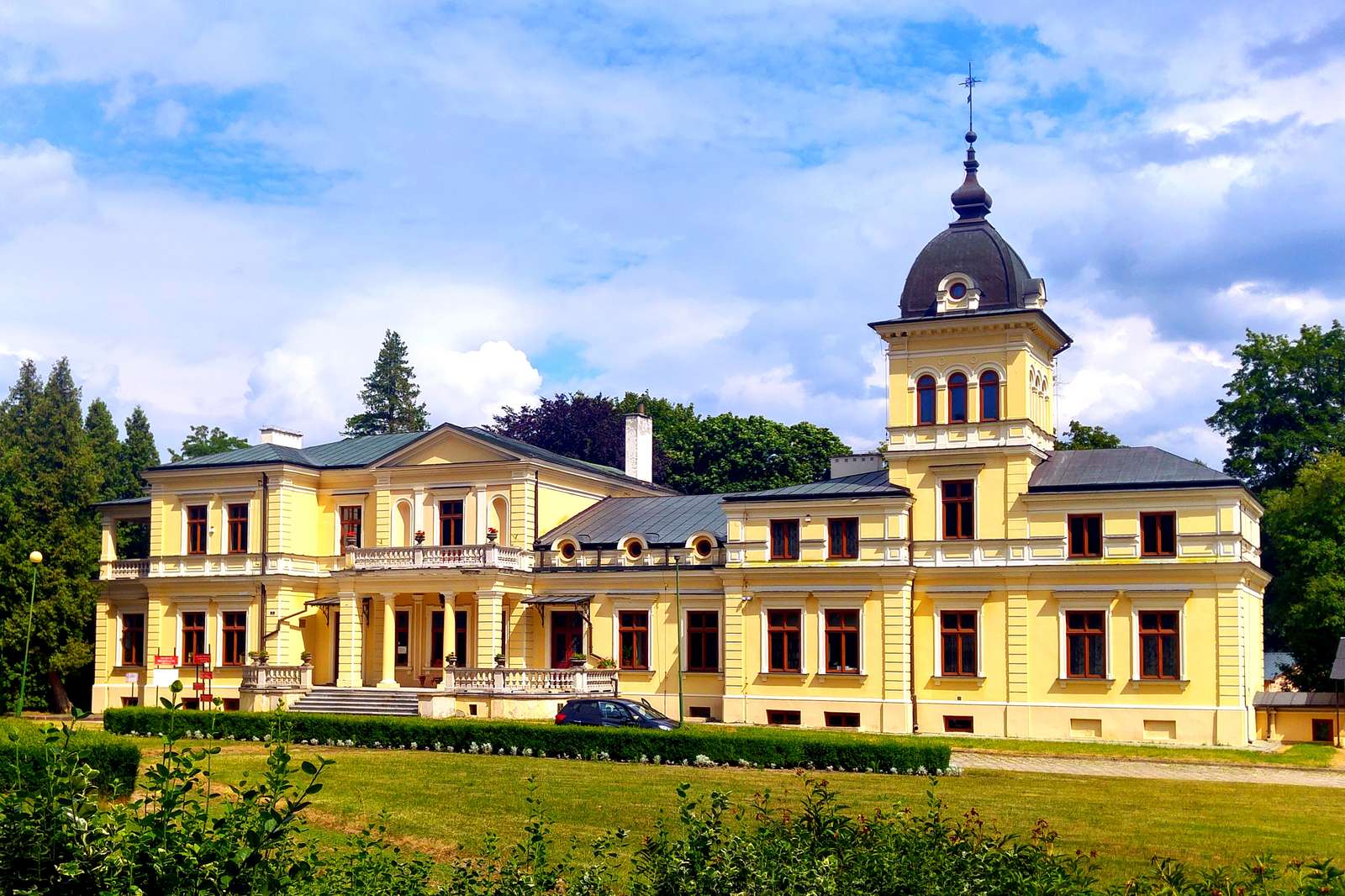 Palace in Kluczkowice online puzzle