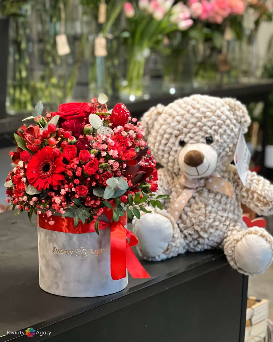 Cutie de flori de Ziua Îndrăgostiților jigsaw puzzle online