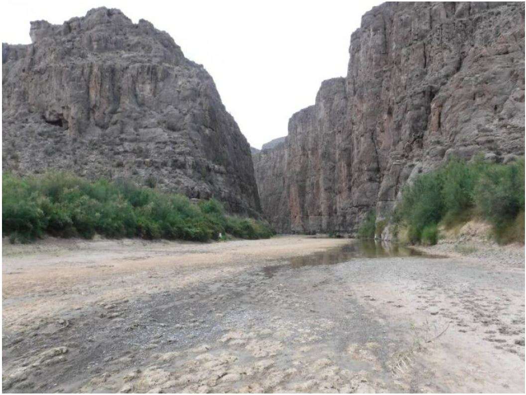 A shallow river in the canyon online puzzle