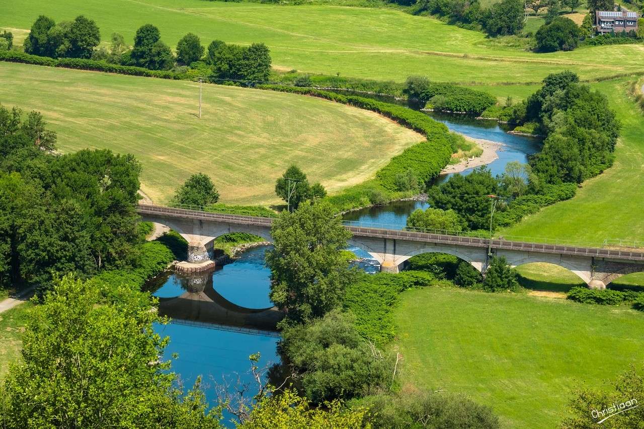 Brücke, Bäche, Eisenbahn. Online-Puzzle