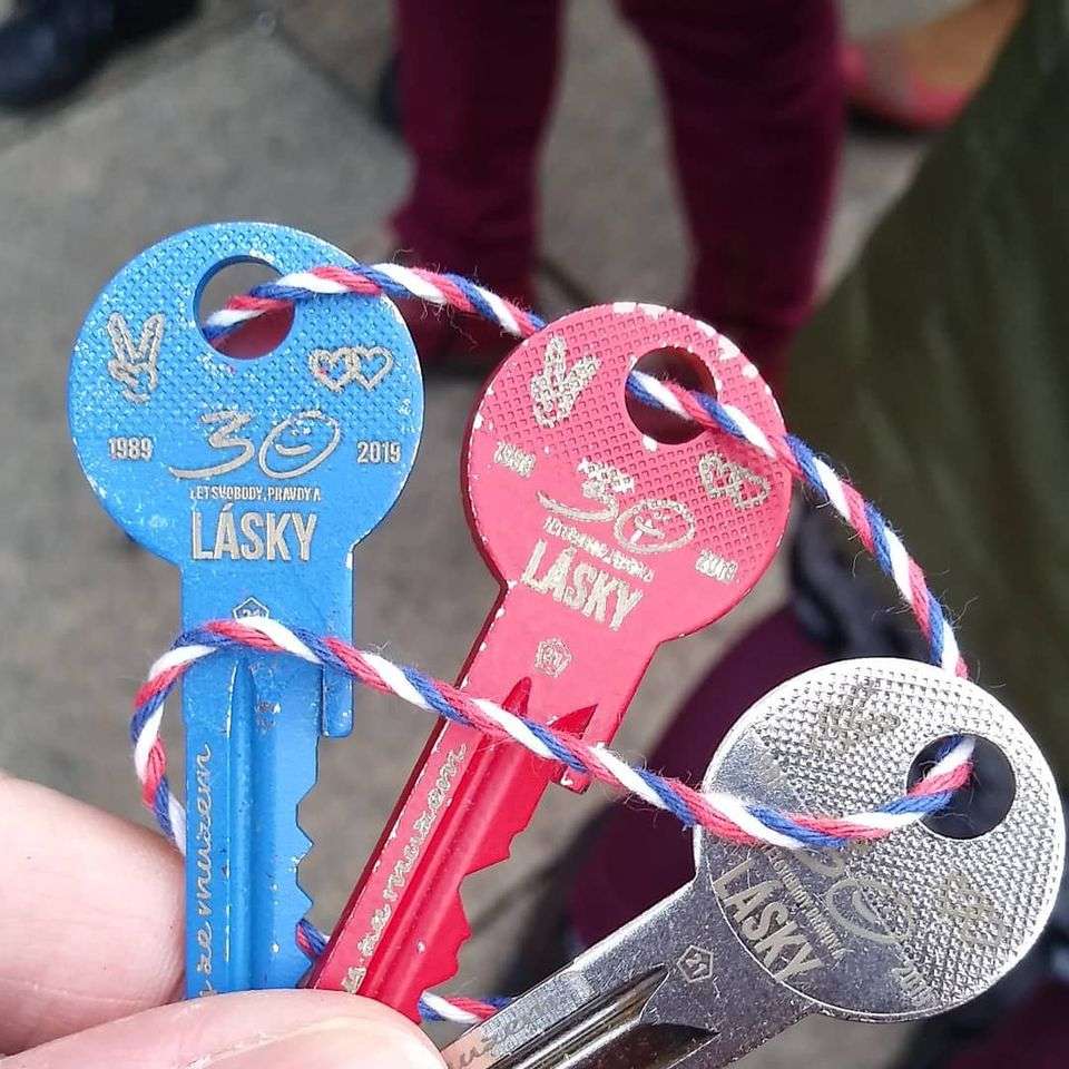 Three colored keys jigsaw puzzle online