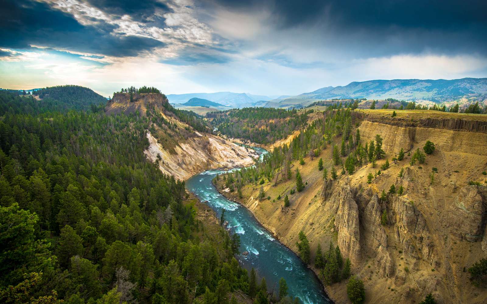 Yellowstone Canyon online puzzle