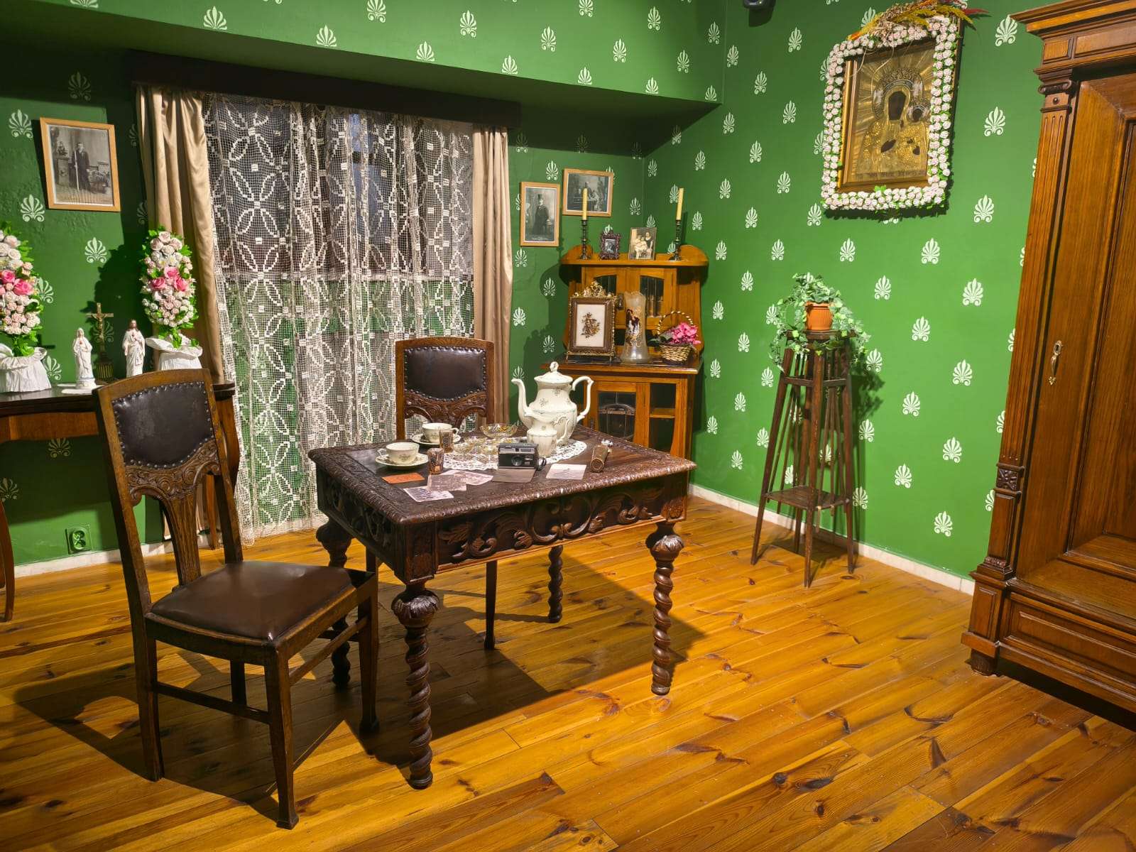 historic interior in a museum online puzzle