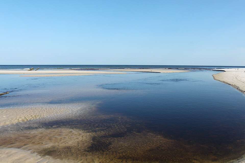 Râul Piaśnica pe plajă jigsaw puzzle online