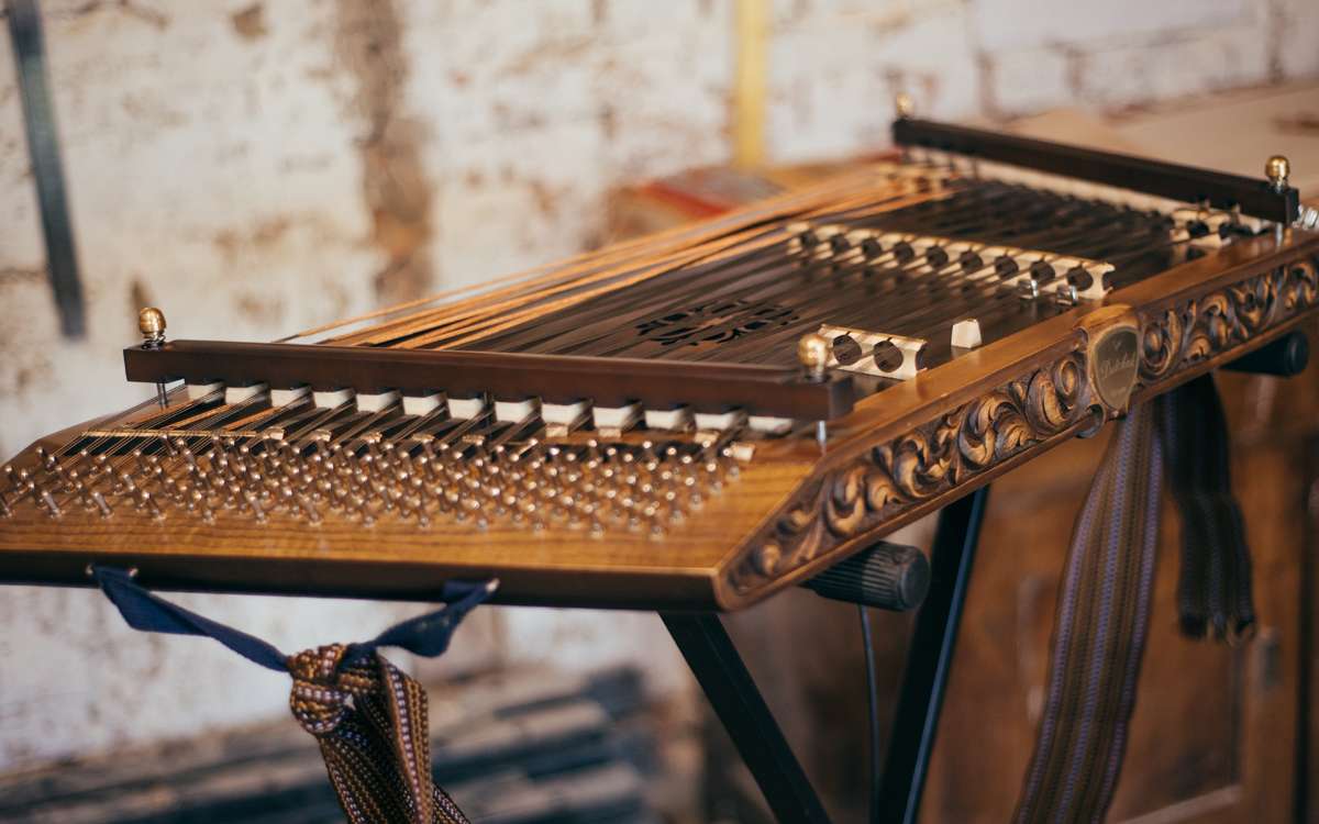 Dulcimer jigsaw puzzle online