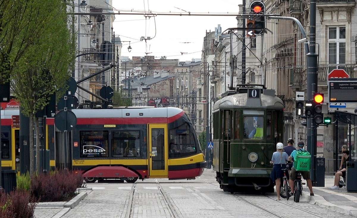 Trams on Legionów Street in Łódź jigsaw puzzle online