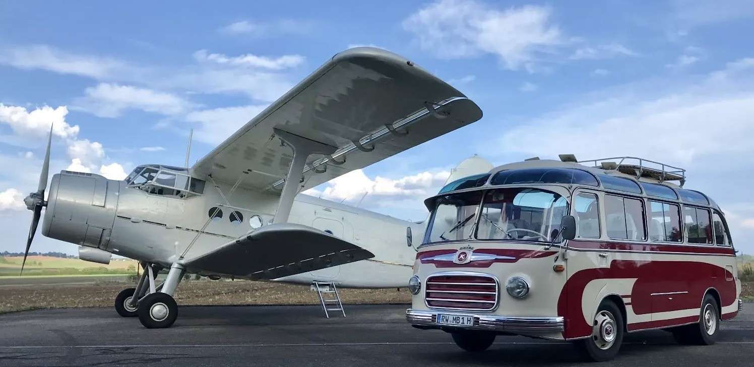 AN-2 biplane and an old bus online puzzle