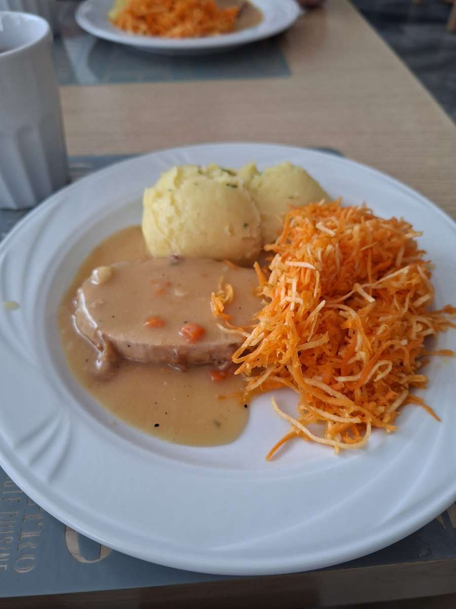 obiadek w stołówce puzzle online