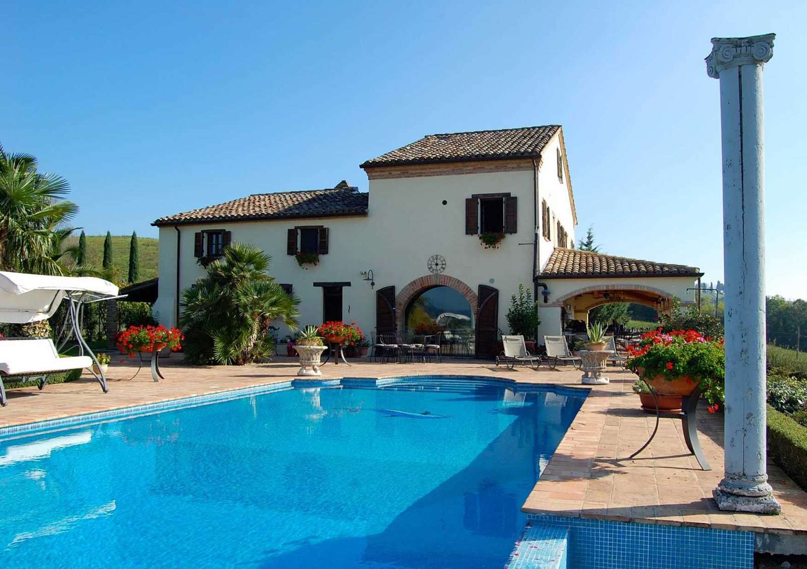 Beautiful holiday home jigsaw puzzle online